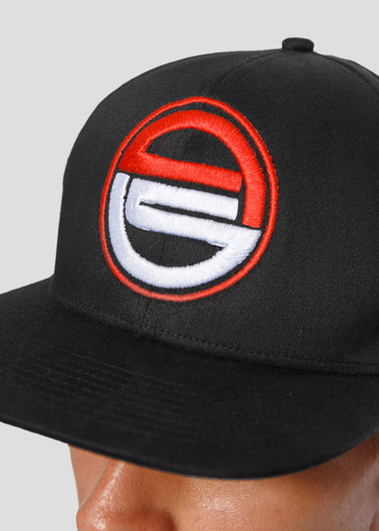 Кепка снэпбэк с логотипом HAT-001